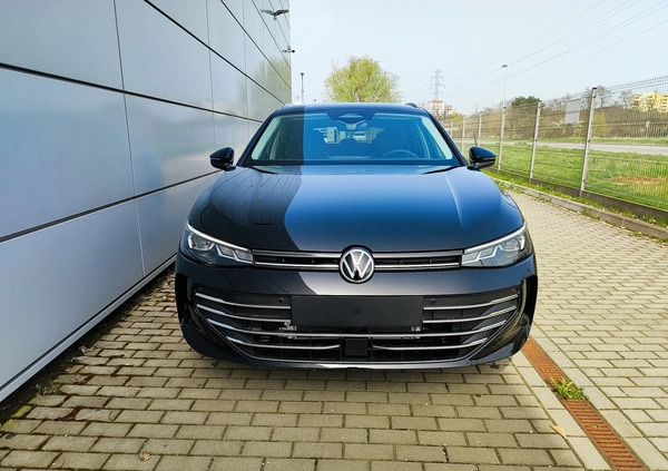 Volkswagen Passat cena 184490 przebieg: 10, rok produkcji 2024 z Będzin małe 704